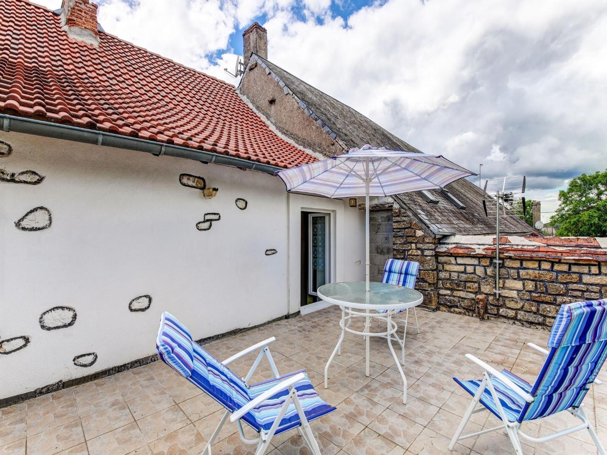 Traditional Holiday Home In Brinon Sur Beuvron Exterior photo
